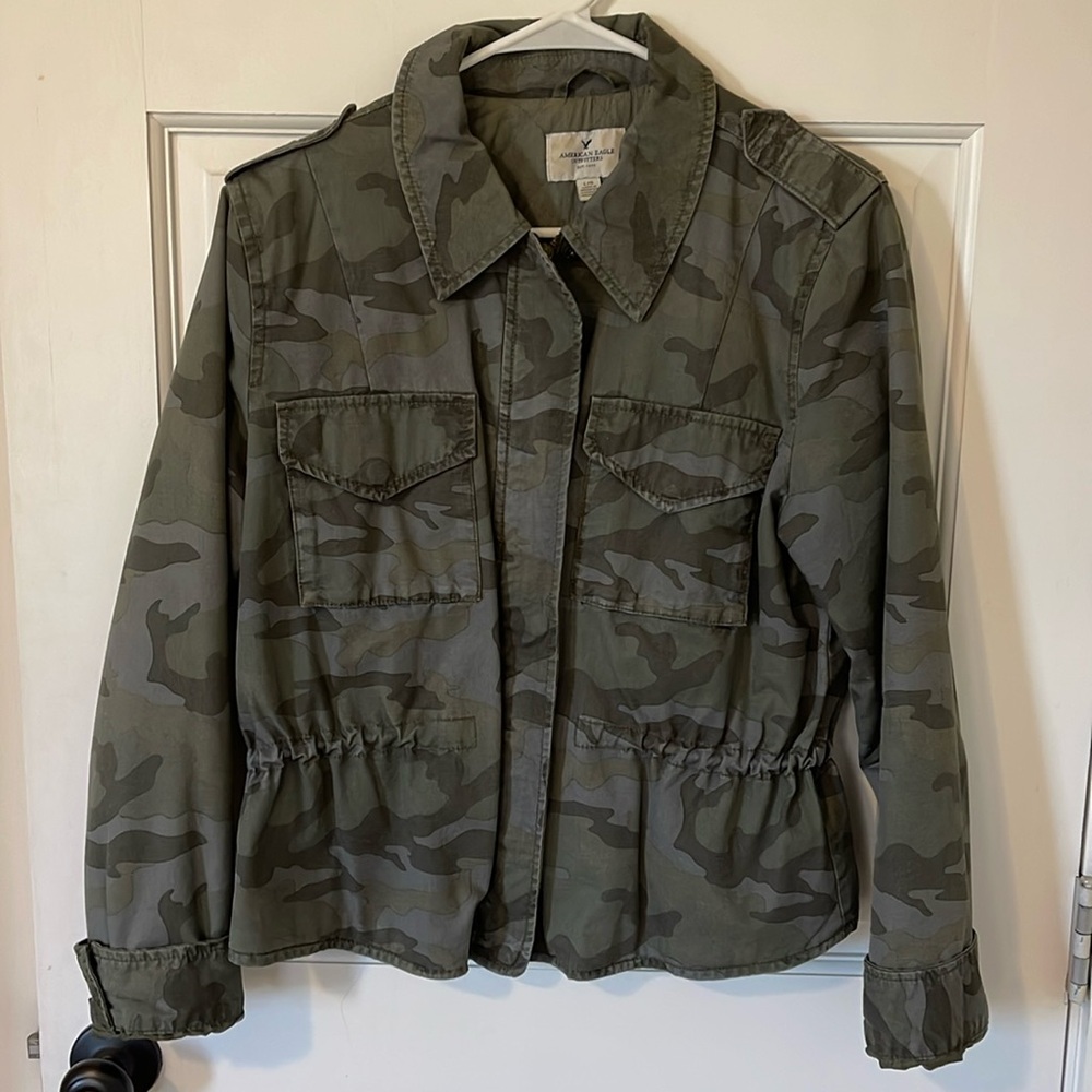 American Eagle Women’s L camo jacket